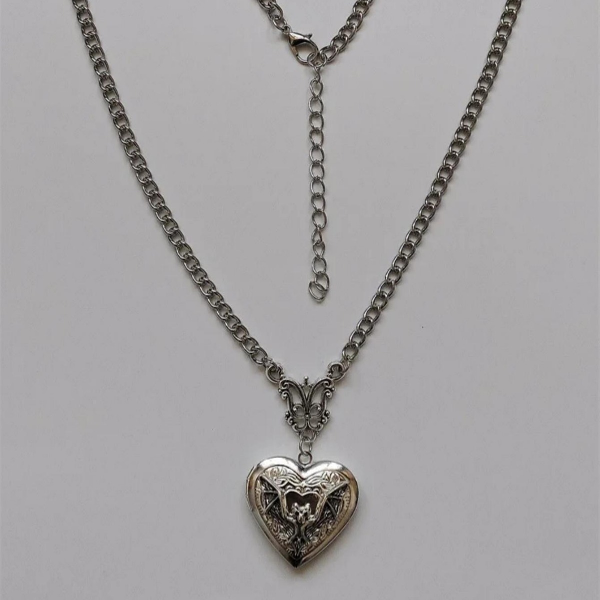 Luxury Brand Designer Jewelry Trade Mini Silver Heart Photo Box Necklace Stainless Steel Victorian Retro Simple Luxury Brand Designer Jewelry