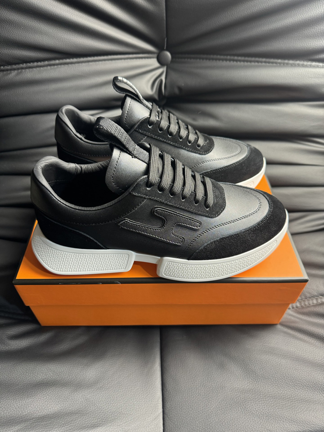 Stylish Casual Shoes Men's Heros Sports Shoes Italy Delicate Low Top Calf Leather Bouncing Italics H Letters Trainers Designer Outdoor Running