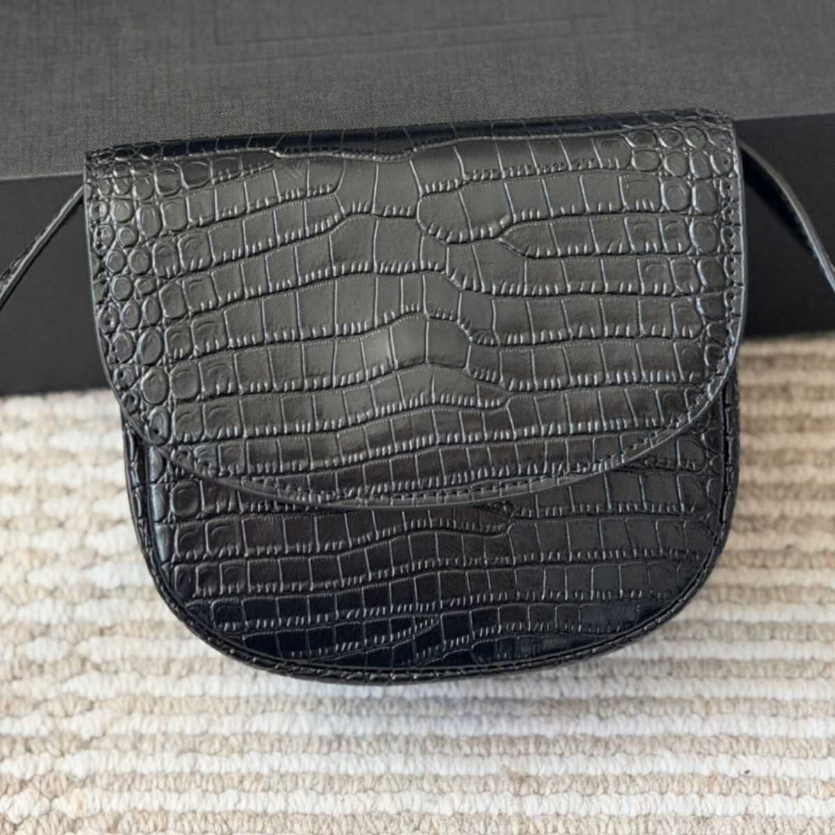 Designer Womens Crocodile Embossed Leather Saddle Bag Black Flap Crossbody Luxury Shoulder Purse