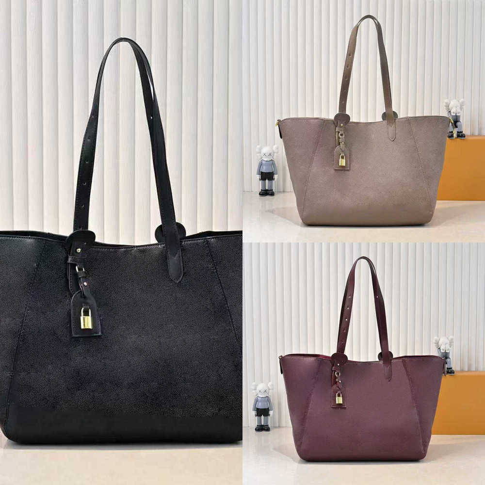 Large Tote Luxury Designer For Women Shopping Bags High Quality Leather Hand s With Lock Messenger 260112