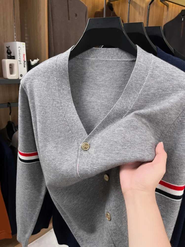 2026 Brand Knitted Cardigan Men's Autumn Trend Color Blocked Striped Designer New shawl Korean Casual V-Neck sweater Coat M261016