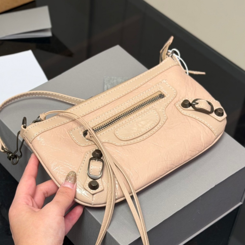 Hobos bags leather motorcycle bags fashionable handbags classic crossbody bags top designer bags high-quality women bags best-selling tote bags popu