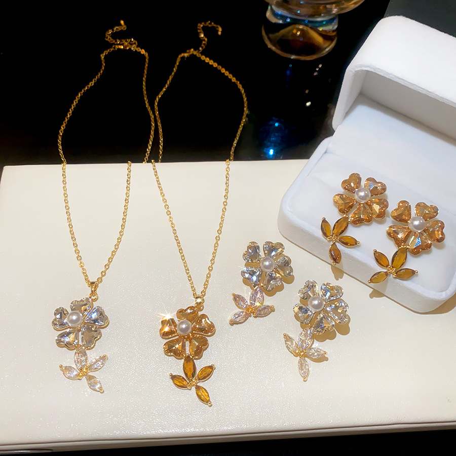French-style retro cubic zirconia diamond-studded floral pearl earrings, exquisite and unique, a set of lightweight, high-end jewelry