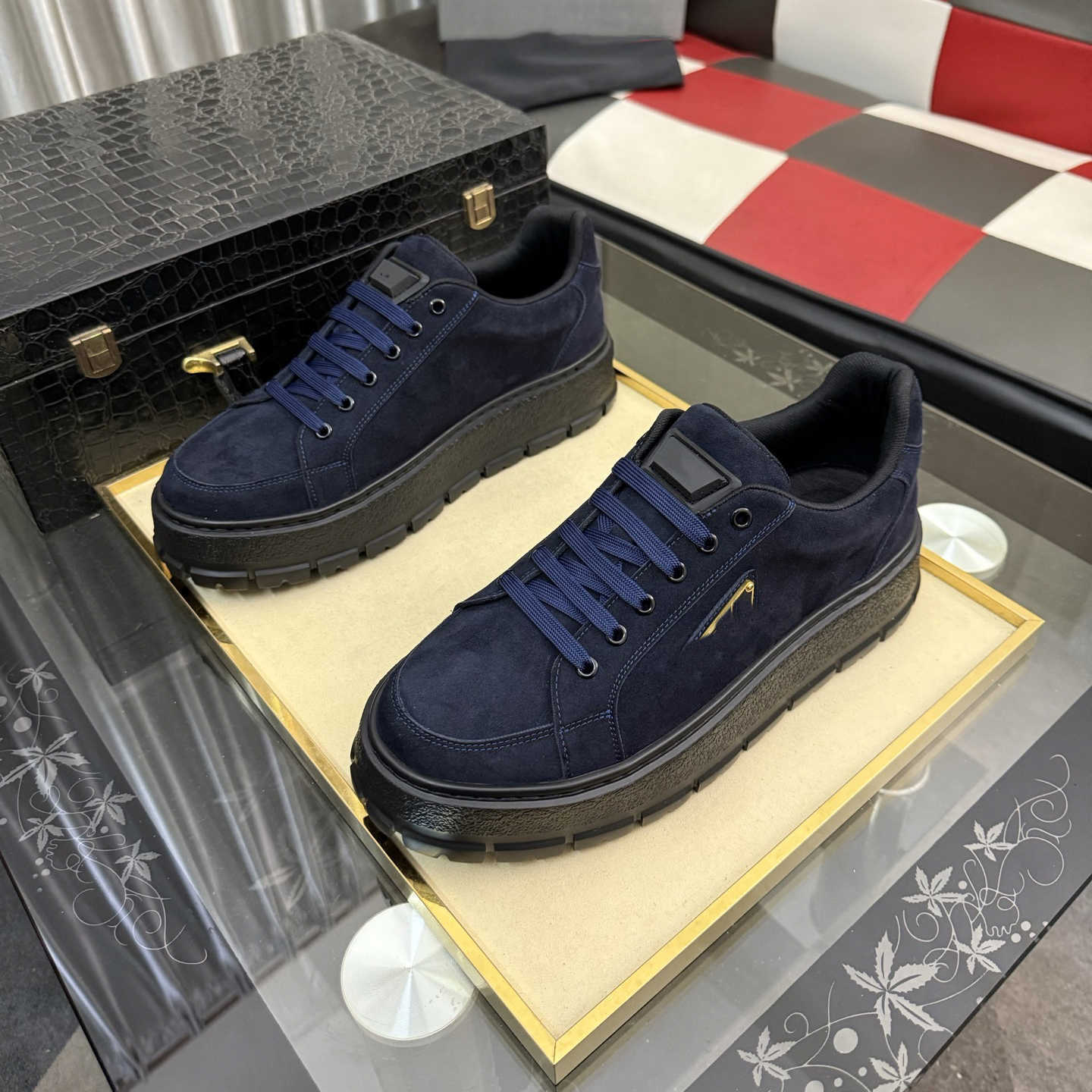 Luxury Designer Men Sneakers Suede Mesh Platform Sports Shoes Breathable Vintage Versatile Lightweight Casual Leather Skate Board Shoes 261019