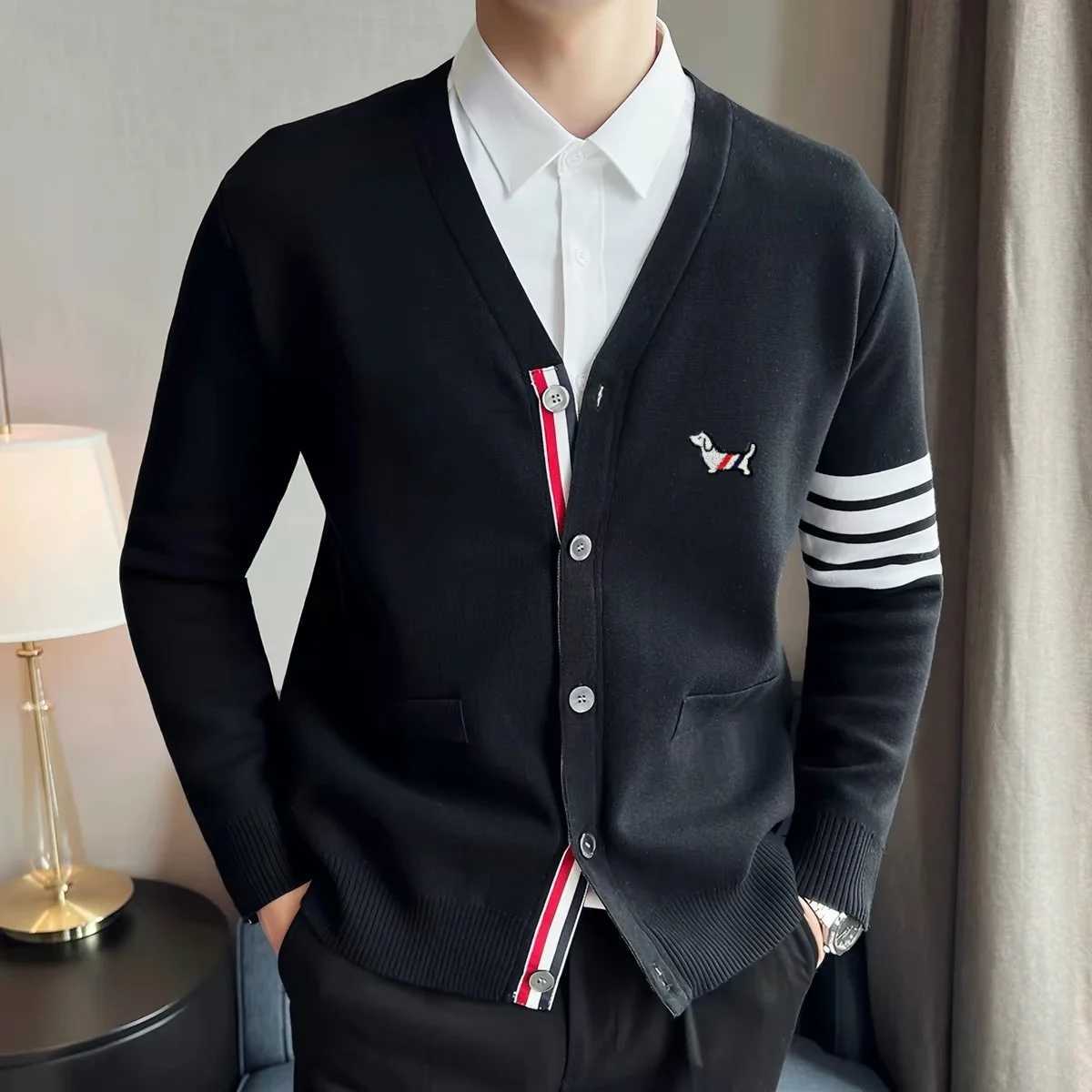men's Brand knitted autumn cardigan new fashion striped boutique cartoon dog embossed hem slit design V-neck sweater coat M261016