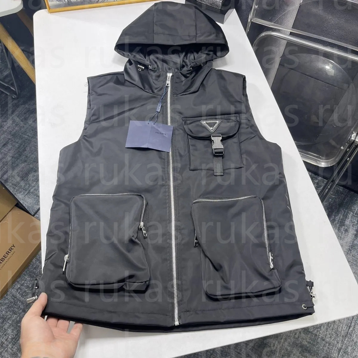 mens vests designer jacket tank top stylist luxury womens men vest outdoor camping with multiple pockets couples windproof sleeveless jackets asian