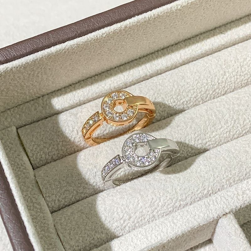 Designer Style CNC Crafted Spinner Ring Full Paved Zircon Coin Ring Light Luxury Rotatable Fortune Fashion Jewelry for Women