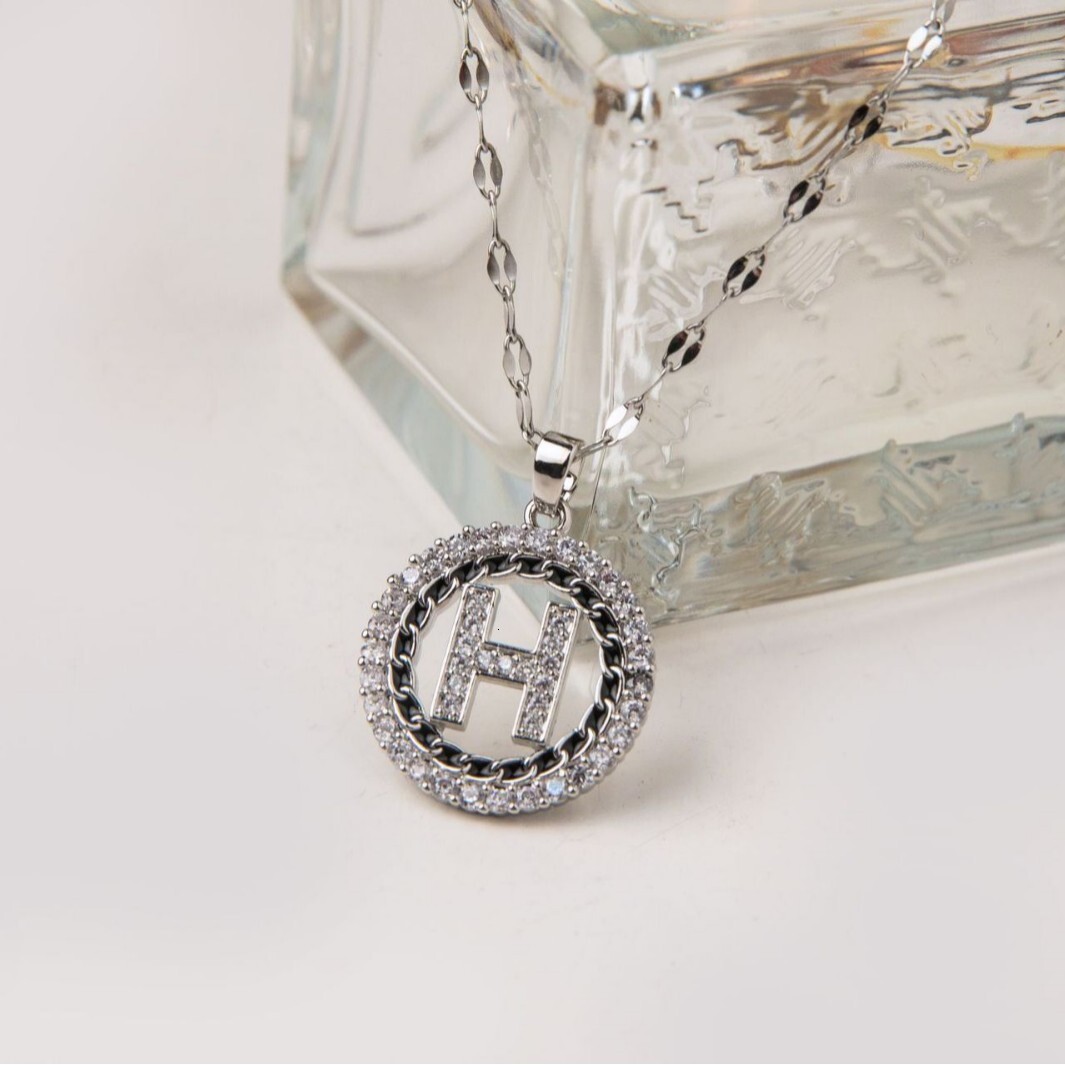 Luxury Brand Designer Jewelry 2024 New Fashion Letter H Steel Necklace For Women Gold Lace Full Diamond Light Luxury Niche High-End Clavicle Chain L