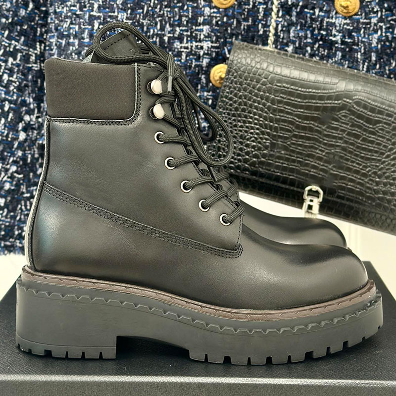 Womens Thick Soled Lace Up Ankle Boots Designer Cowhide Motorcycle Boot Ladies Combat Strike Low Boot Rubber Outsole Size 35 41