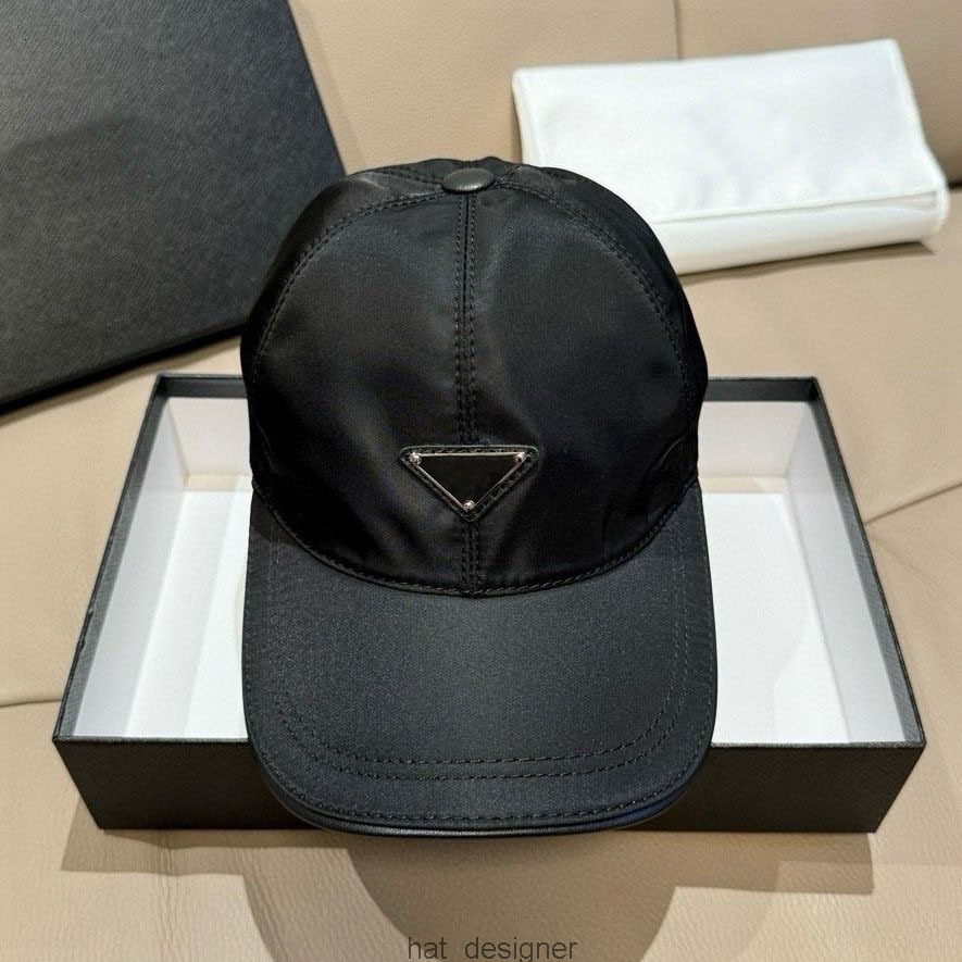 designer cap women Metal Label baseball hat Male and female duckbill caps Classic casual sun shading simple versatile fashion