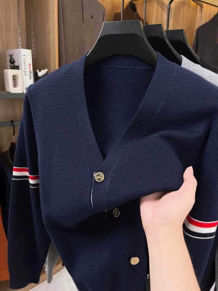 Autumn Brand Men's Knitted Cardigan Fashion Classic color blocked Striped Korean Design Warm Shawl Casual sweater coat M261016