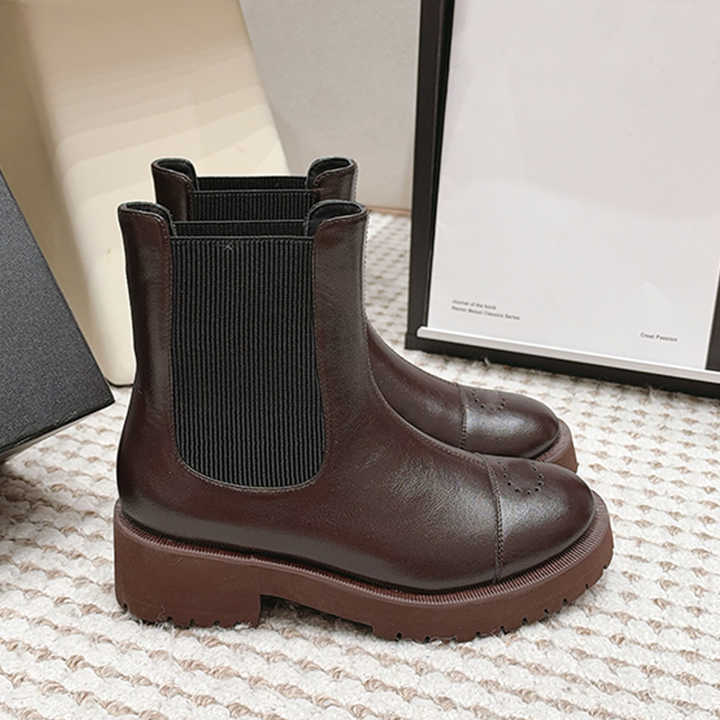 26SSS Diseñador para mujer Chelsea Botines de lujo Piel de becerro suave Empalme Lado Tejido elástico Botas cortas Moda para mujer Uso diario Botas