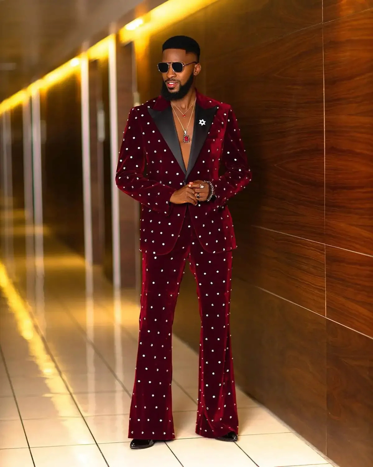 Men Wedding Suits Peaked Lapel Beaded Tuxedos For Groom 2 Pcs Burgundy Velvet Blazer Pants For Party Prom Custom Made 261019