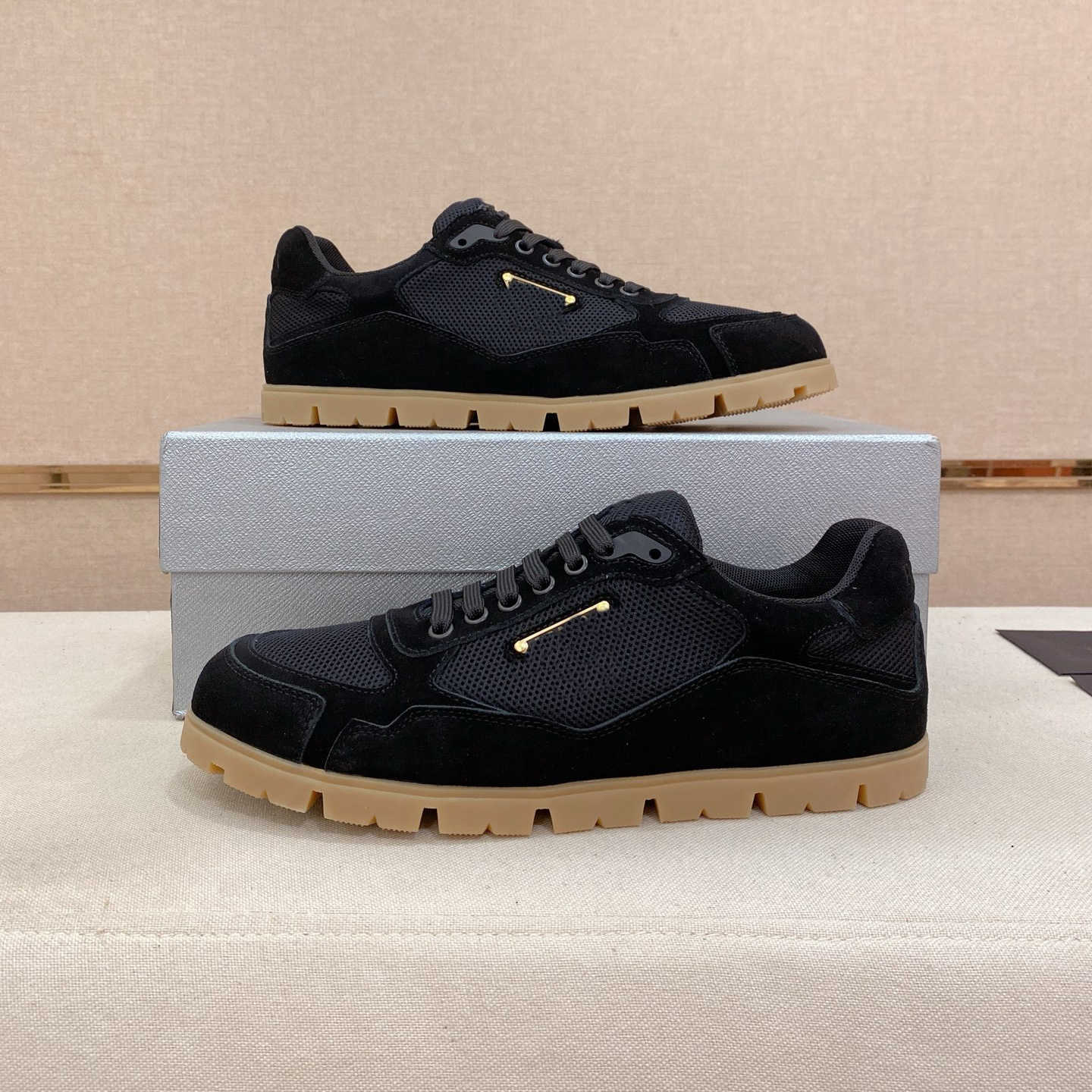 Luxury Designer Vintage German Trainer Minimalist Leather Suede Sneakers Lightweight Casual Lace Up Walking Sports Shoes 261019