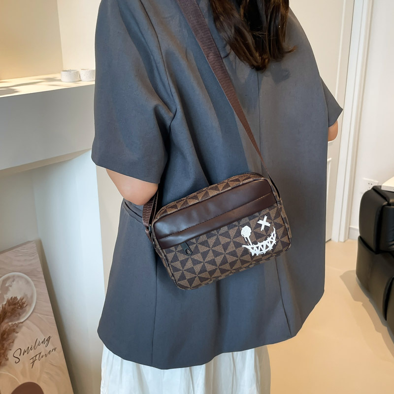Luxury Brand Designer Bag Trendy Unique Design, 2025 Summer New Collection: Stylish, Minimalist, And Versatile Small Square Crossbody Bag Luxury Bra