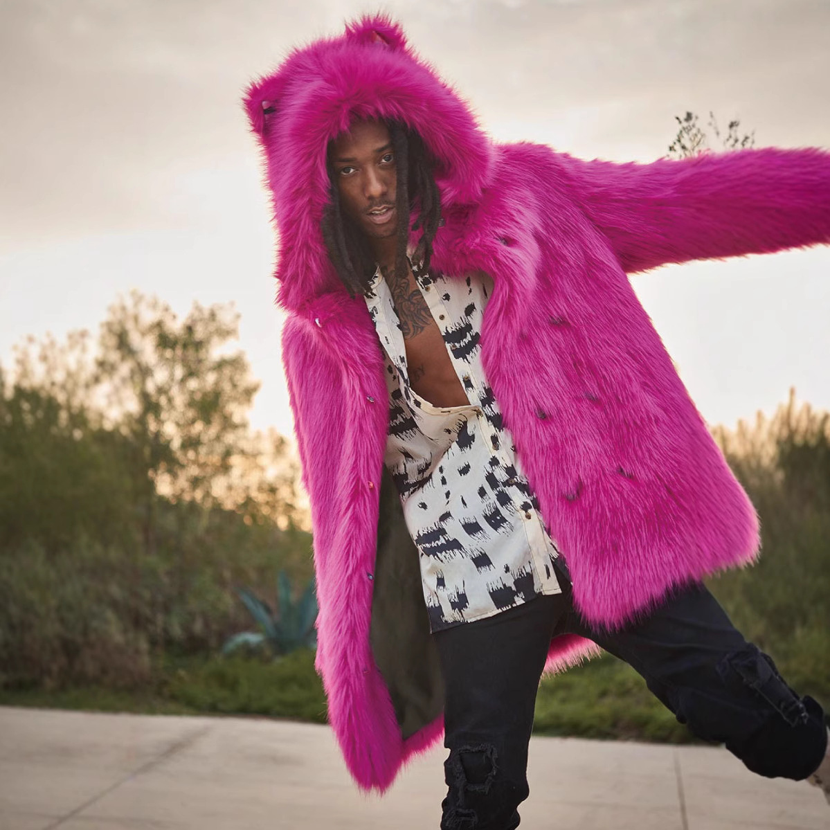 2026 Men Pink coat, men mid-length European American style, with hood and fox fur trim, Coat Fashion