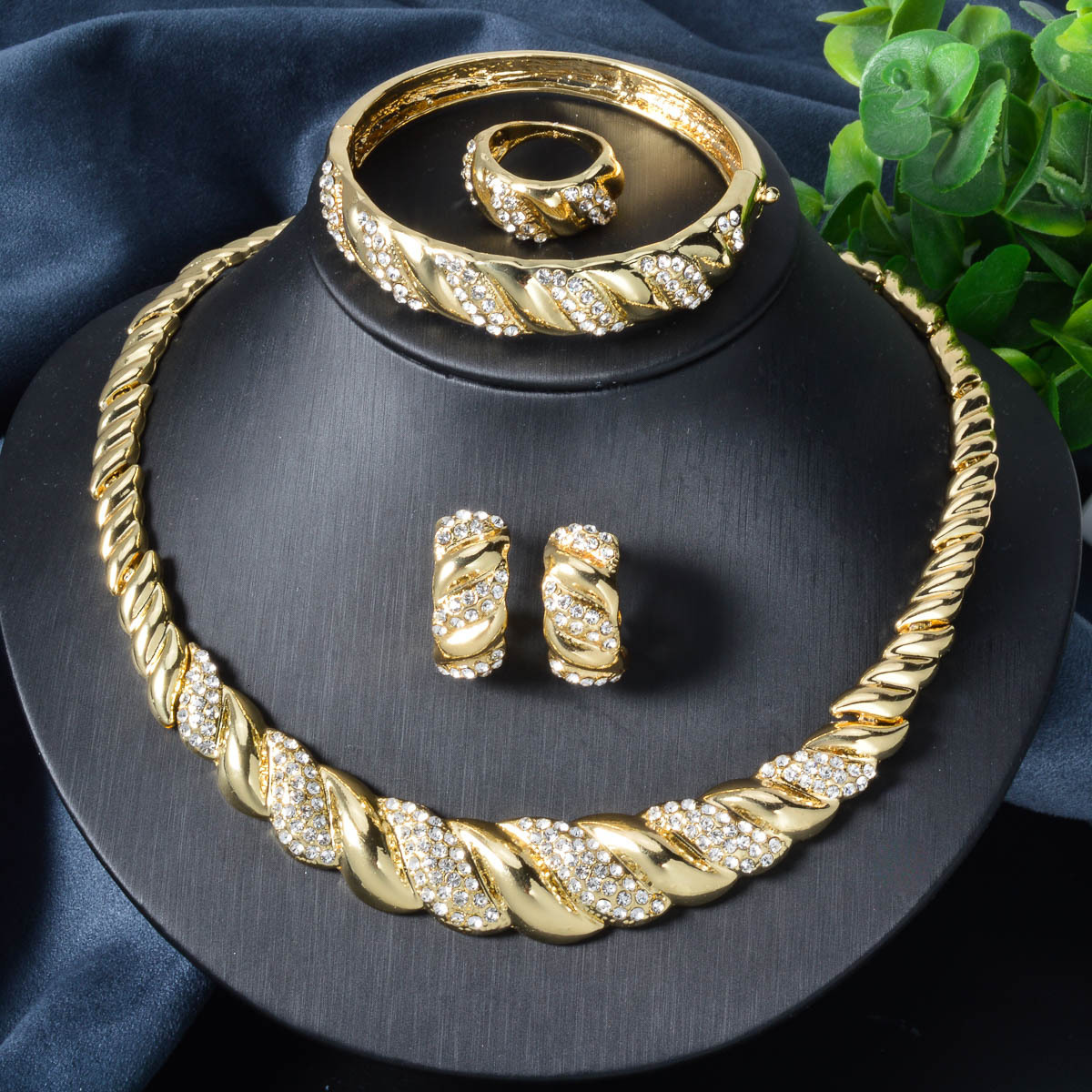 European American style vintage twisted diamond-studded necklace, bracelet, and ring jewelry set with an elegant courtly design