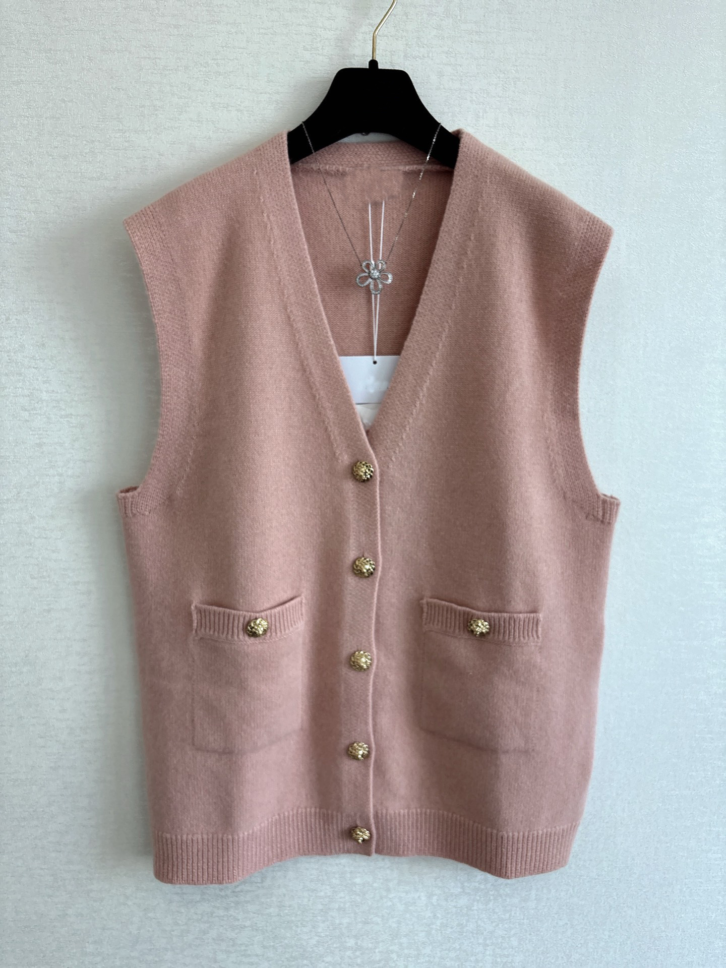 Designer Designer 26 Autumn New Collection: Chic Knit Vest Women, V-Neck Sleeveless Top, Available In Pink And Khaki, Perfect For Layering 0133
