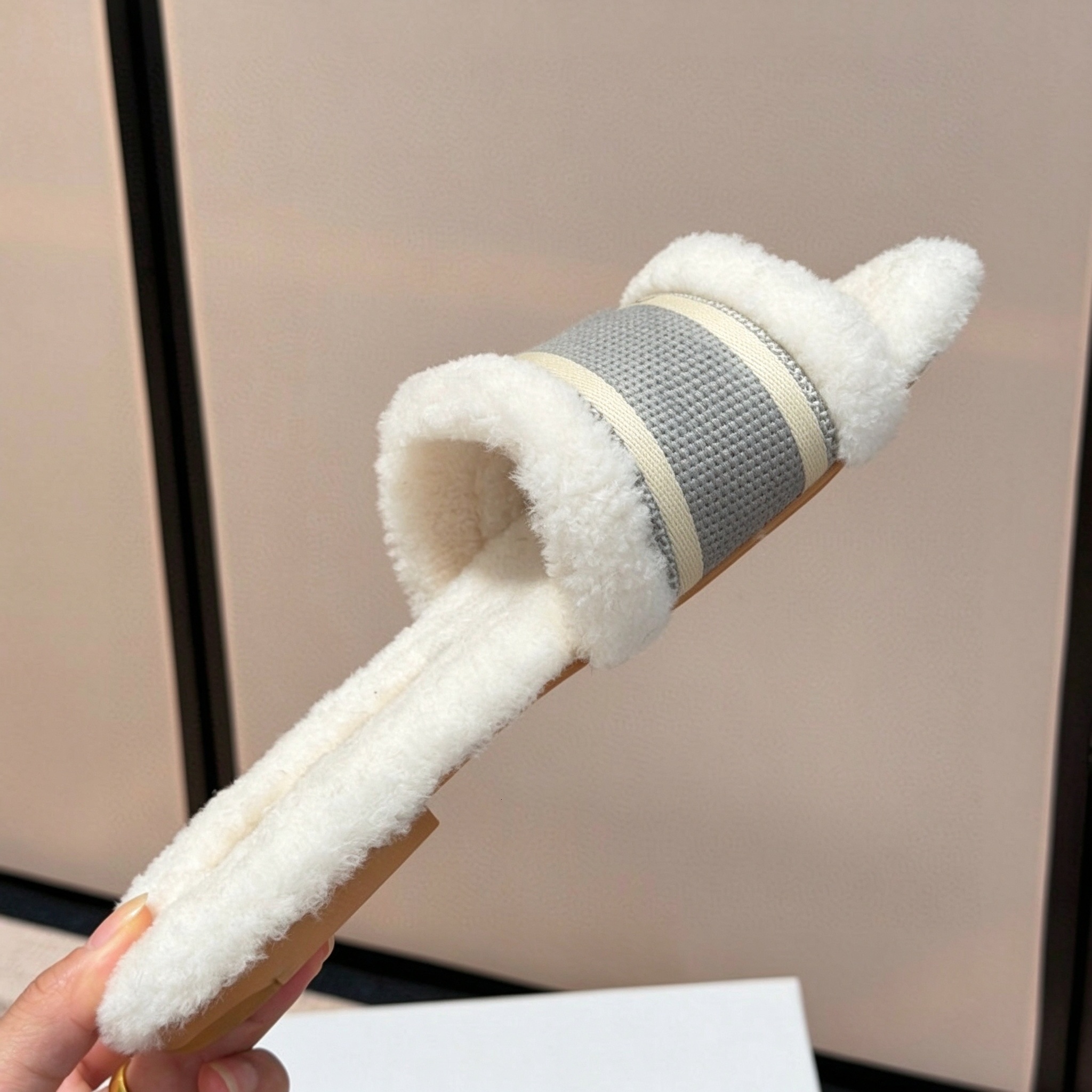D designer shoes thick soled plush slippers new D shoes embroidered lamb fur casual versatile plush slippers 35-41 size women's casual shoes