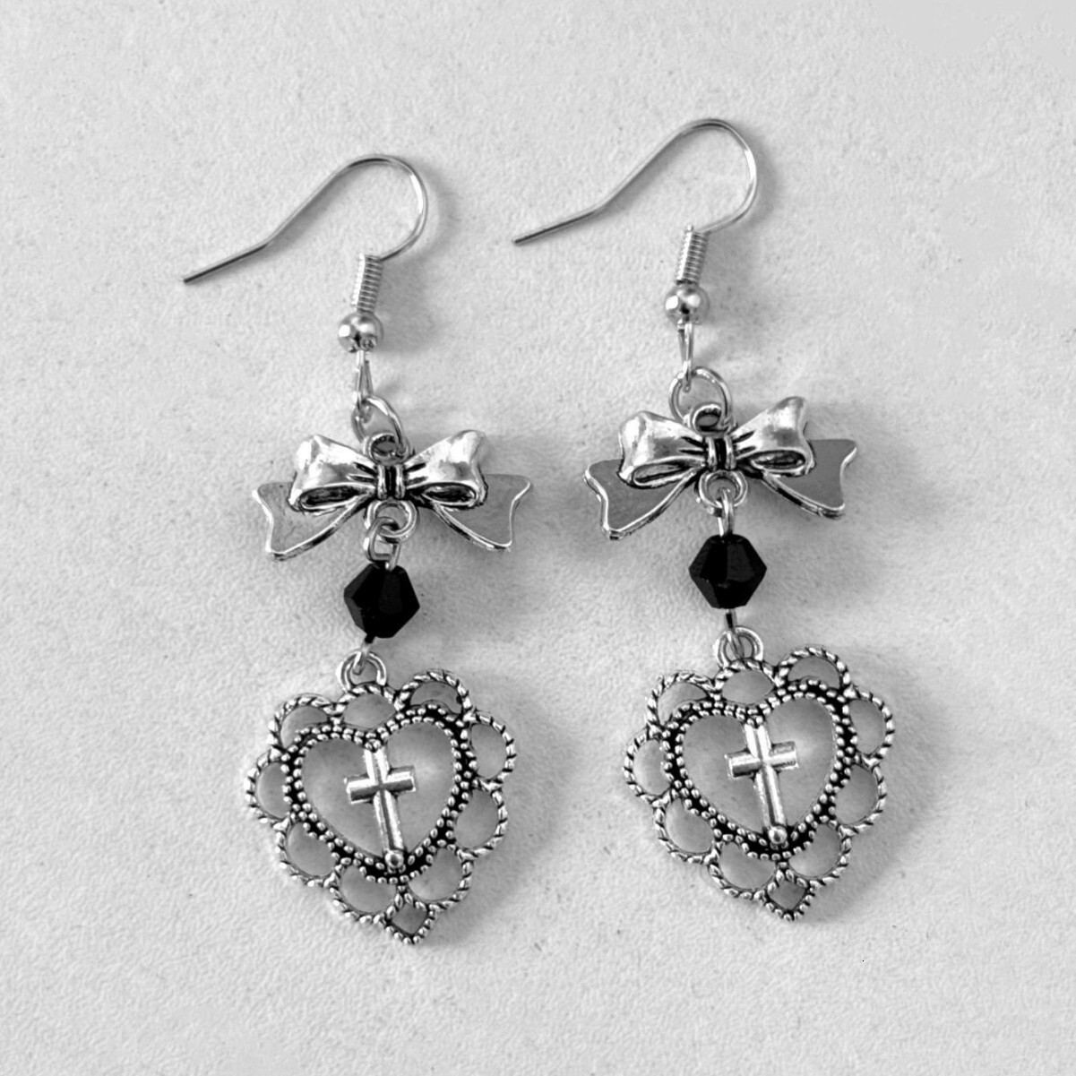 Luxury Elegant Dainty Jewelry Luxury Brand Designer Jewelry Original Design, Gothic-Style Retro Heart-Shaped Cross And Bow Pendant Earrings, Direct