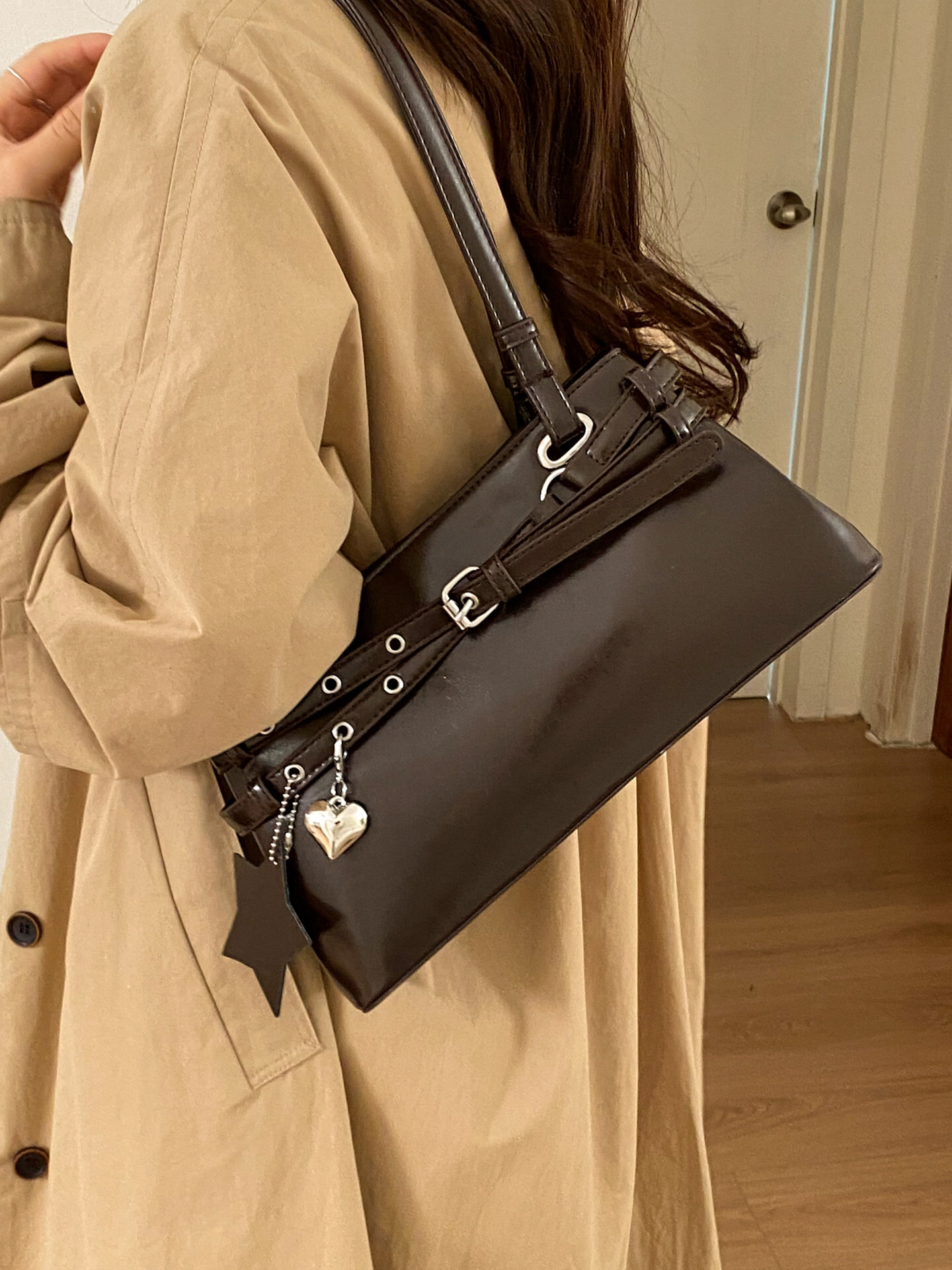 Luxury Brand Designer Bag Large-Capacity Women's 2026 New Spring Versatile Casual Handbag High-Quality Popular Shoulder Underarm Bag Luxury Bra