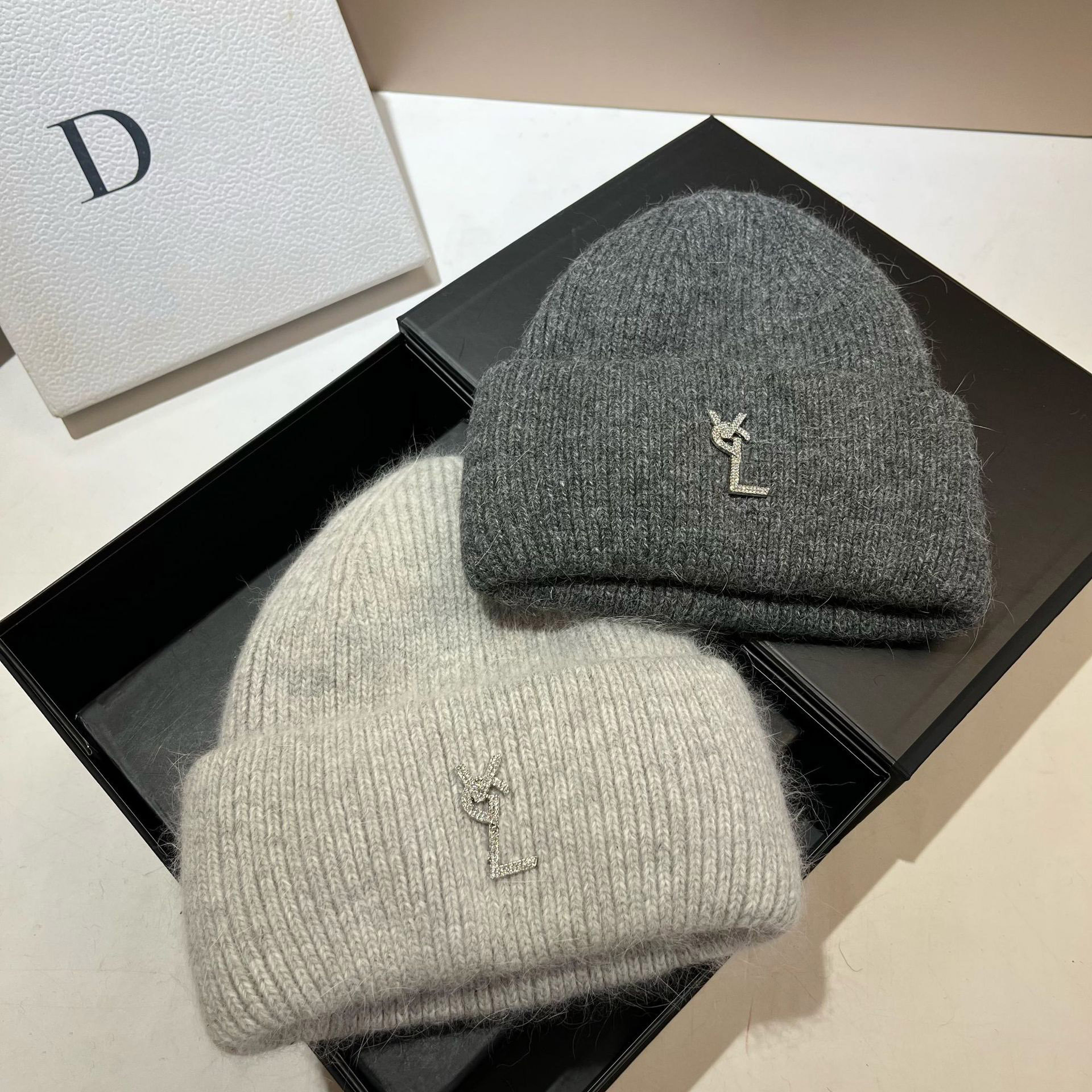 Rhinestone Letter Ribbed Designer Beanie Skull Cap Knitted Warm Winter Hat Outdoor Classic Bonnet Luxe for Women and Men