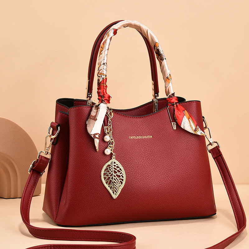 Women's Bride Elegant Large Capacity Handbag Women New Fashion Single Shoulder Red Crossbody Bag Trendy Kl928