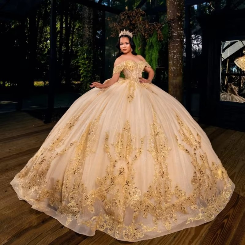 Champagne Glitter Quinceanera Dresses Off Shoulder Ball Gown Sweet 16 Dress Applique Lace Beading Crystal Bow Tull Long Tail Party Birthday vestidos