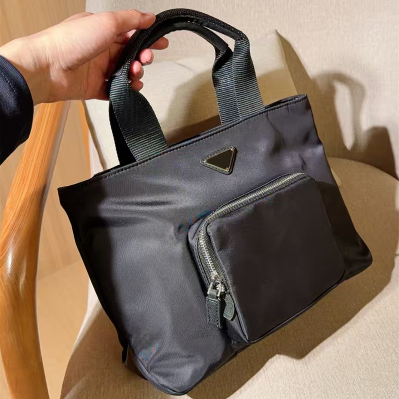 Women's tote bag 929 high-end designer large-capacity commuter retro handbag Black Nylon Classic Zipper Closure Luxury Travel Crossbody Bag