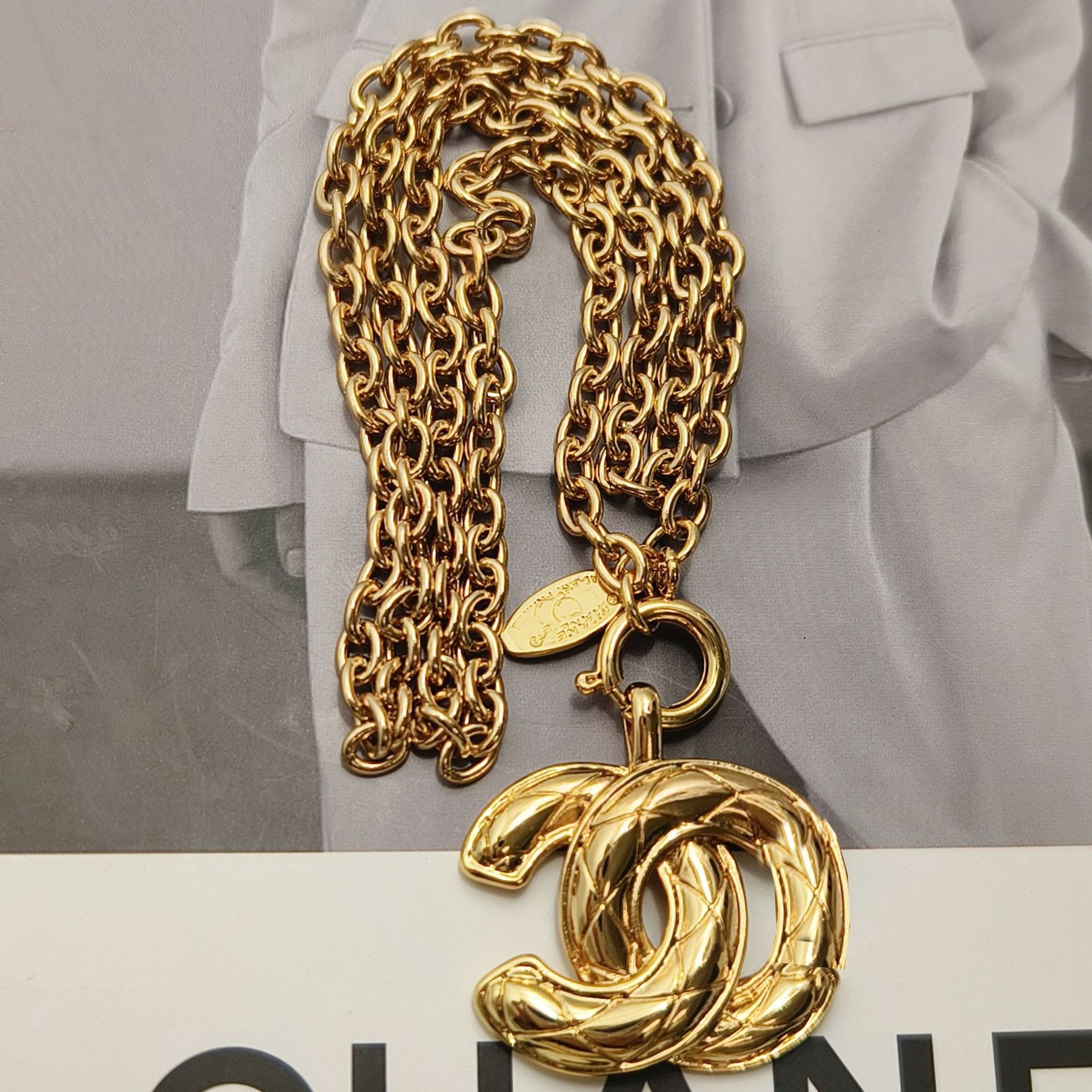 Vintage Bird Pendant High-End Queen Necklace European and American Style INS Minimalist Versatile Internet Celebrity Collarbone Chain Classic Neckla