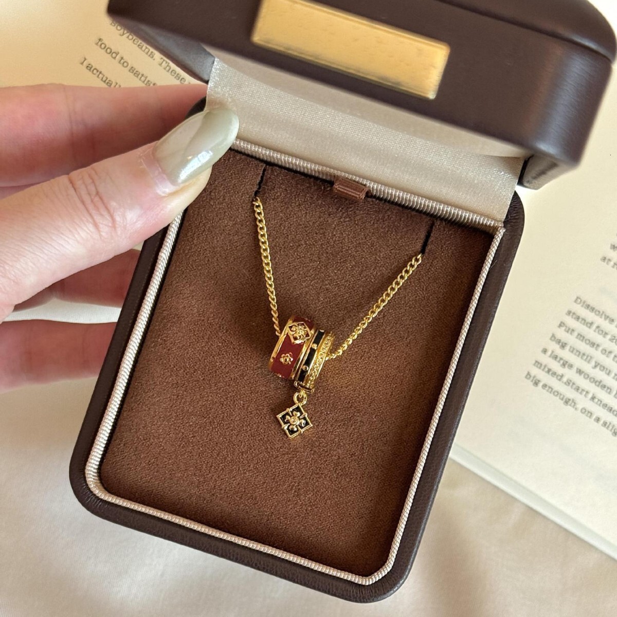 Luxury Brand Designer Jewelry New Chinese Style, The Vientiane Collection: Necklace Featuring Floral Pattern, Four-Leaf Clover, Enamel Inlay, Embody