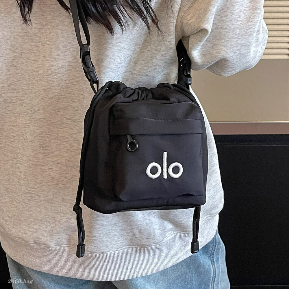 Designer New Commuter Shoulder Bag A Luxurious And Unique Lightweight Crossbody Bag For Autumn Versatile And Fashionable With Drawstring Closure For