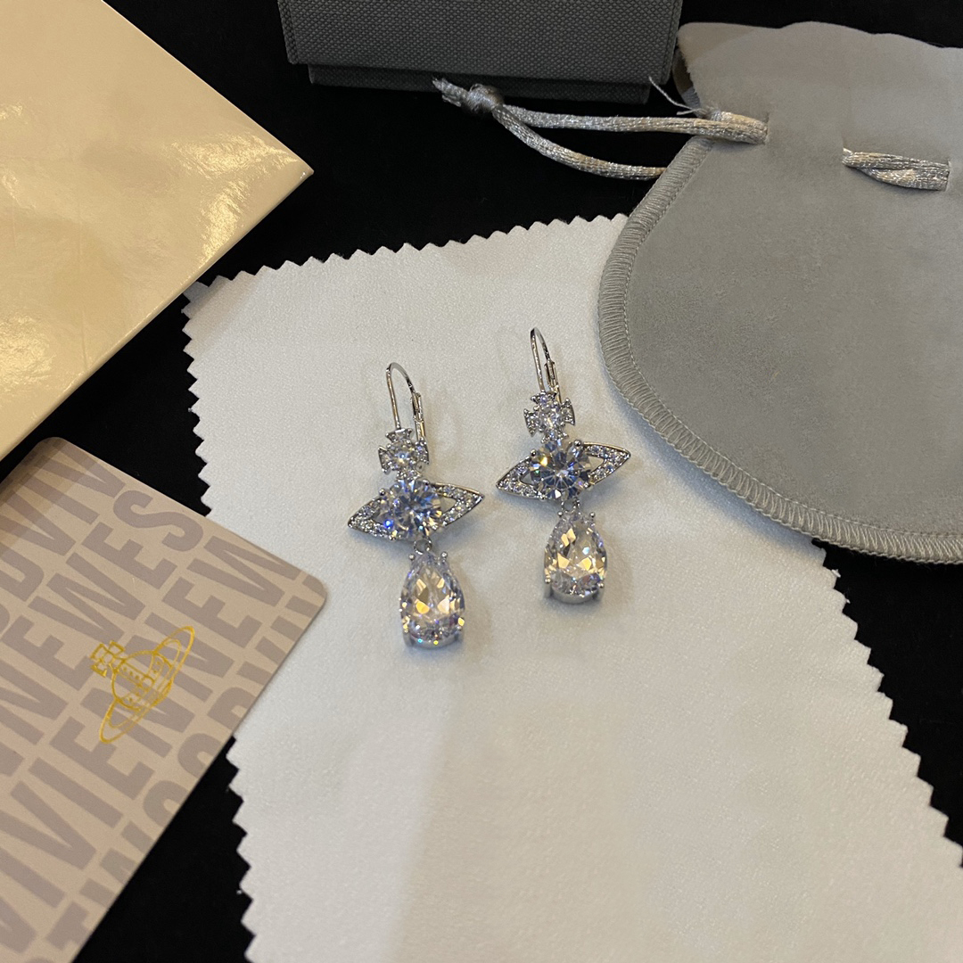 Exquisite Designer Silver Plated Full Diamond Zircon Earrings Fashionable High End Gift Suitable For Womens Daily Multifunctional Jewelry Matching