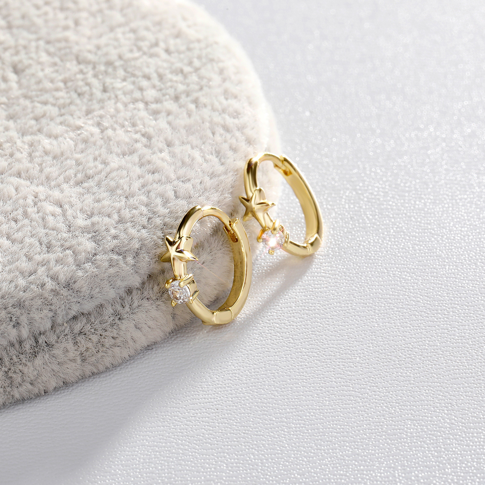 Real 18K 14K 10K popular niche design star for men and women gold ear cuffs with prong-set moissaniteia, Luxury Iced light Out D VVS Diamond luxury