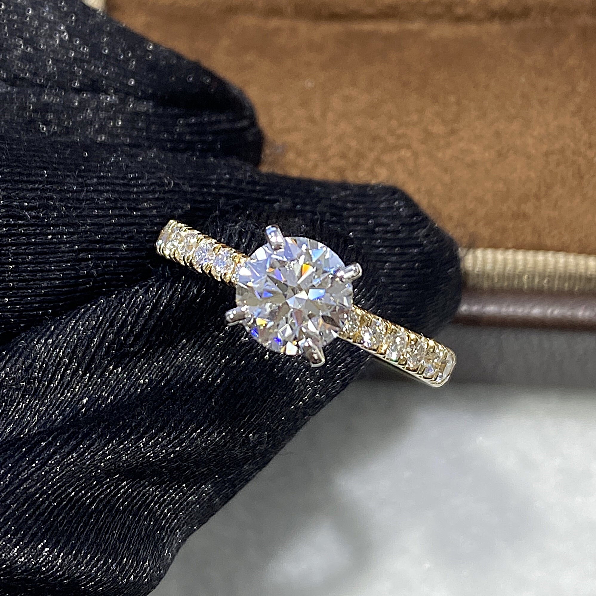 Custom Lab Grown Diamond Ring 18K Solid Gold IGI Certified D Color Brilliant Cut Classic Style Women's Engagement Ring Stars