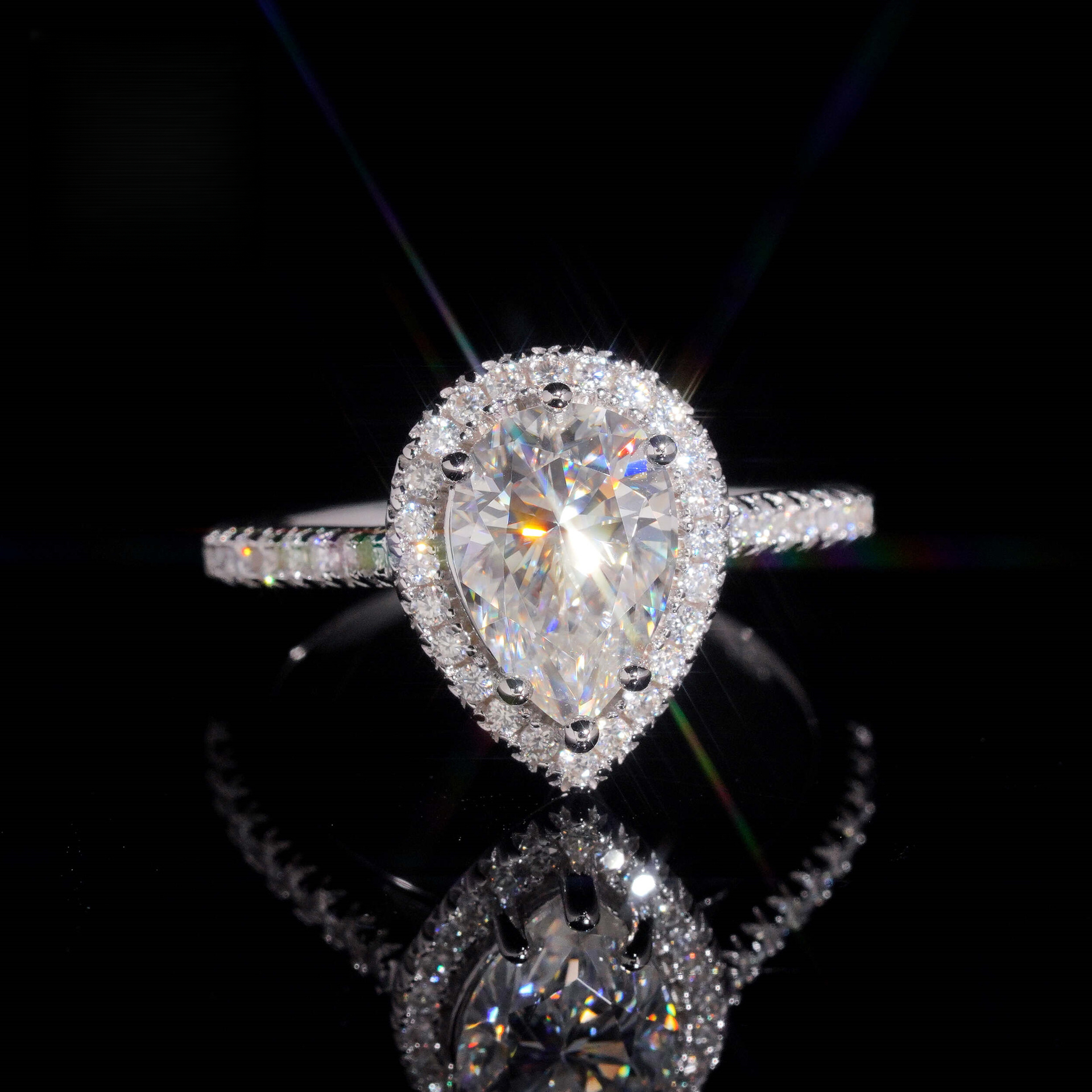 Water-drop pear-shaped moissanite ring, fully set stones, comes with a GRA certificate, suitable for -style engagements and weddings, made of