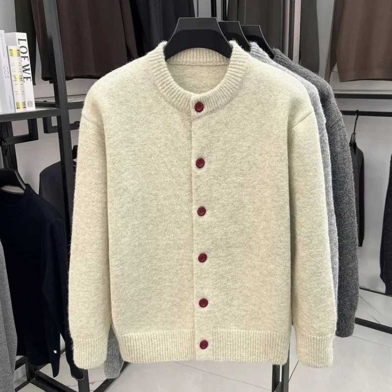 and Old money style soft sticky cardigan sweater for men and women autumn lazy style knitted sweater for wearing and outerwear M261016