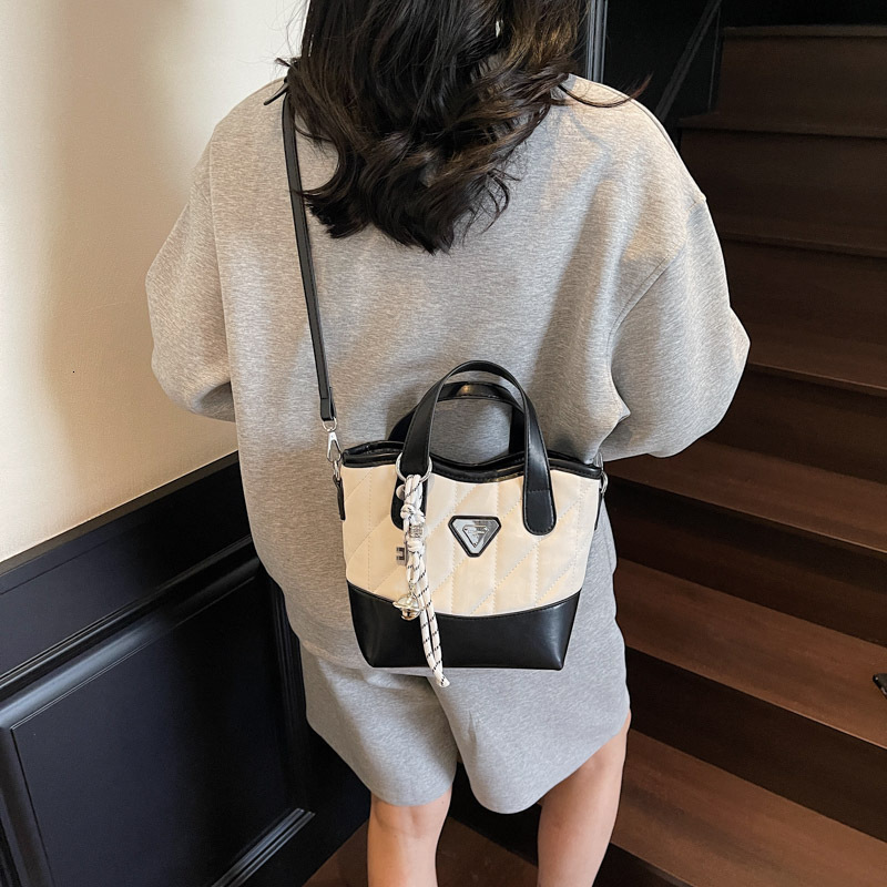 Luxury Brand Designer Bag 2026 Summer New Collection: Stylish Chic Women's Diamond-Patterned Small Handbag, Korean Fashion, Simple Shoulder Cro