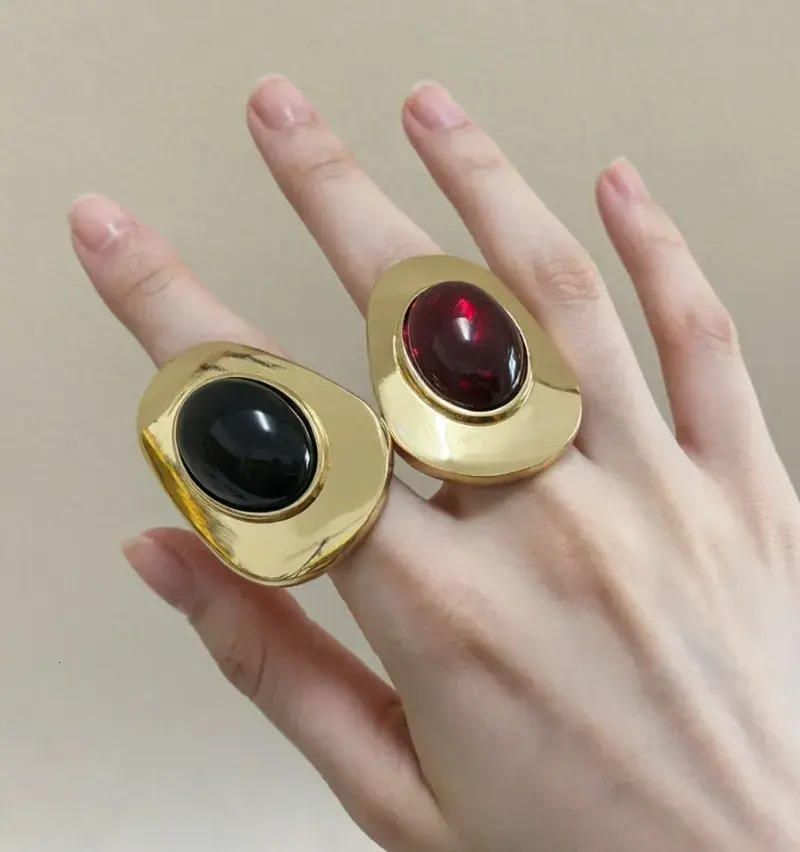 Mini Flat Stud Earring Vintage Geometric Irregular Bright Oval Resin Gemstone Ring Retro Metal Black Onyx cubic zirconia Earrings Exaggerated Fashio