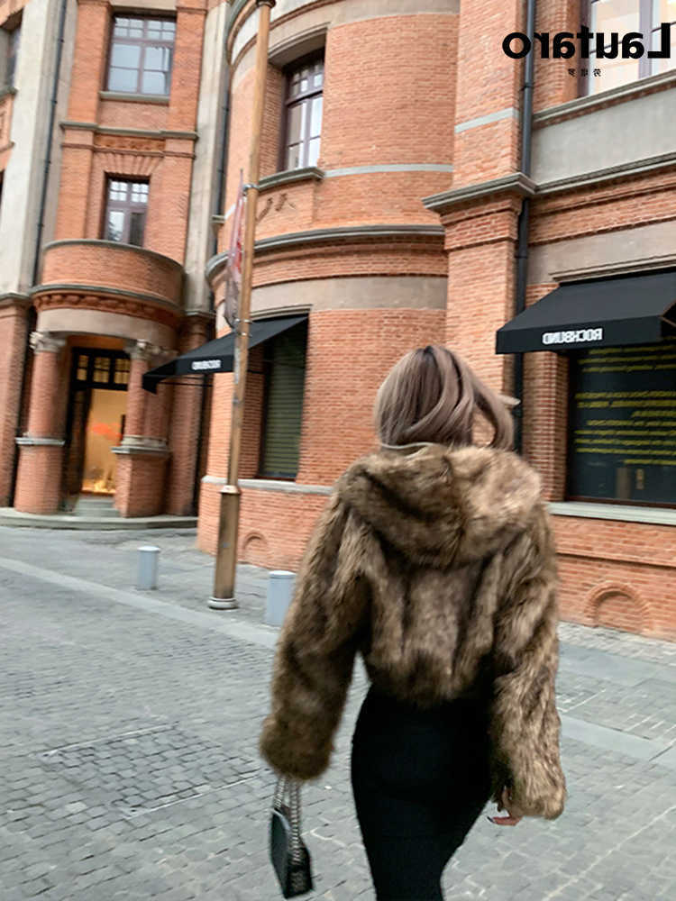 Autumn Lautaro Winter Chic Short Soft Thick Warm Hairy Shaggy Fur Coat Women Hood Zipper Fluffy Jacket 2024 S261016OXQQ