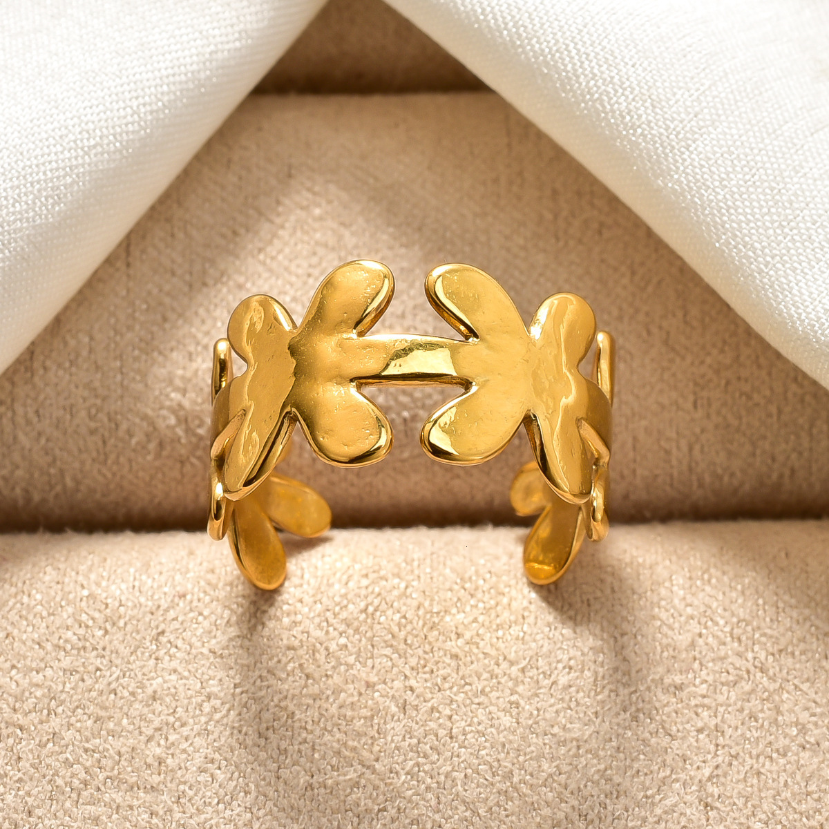 European American fashion, Instagram-style open ring for women, featuring a retro floral design, style, and 18K gold-plated stainless steel