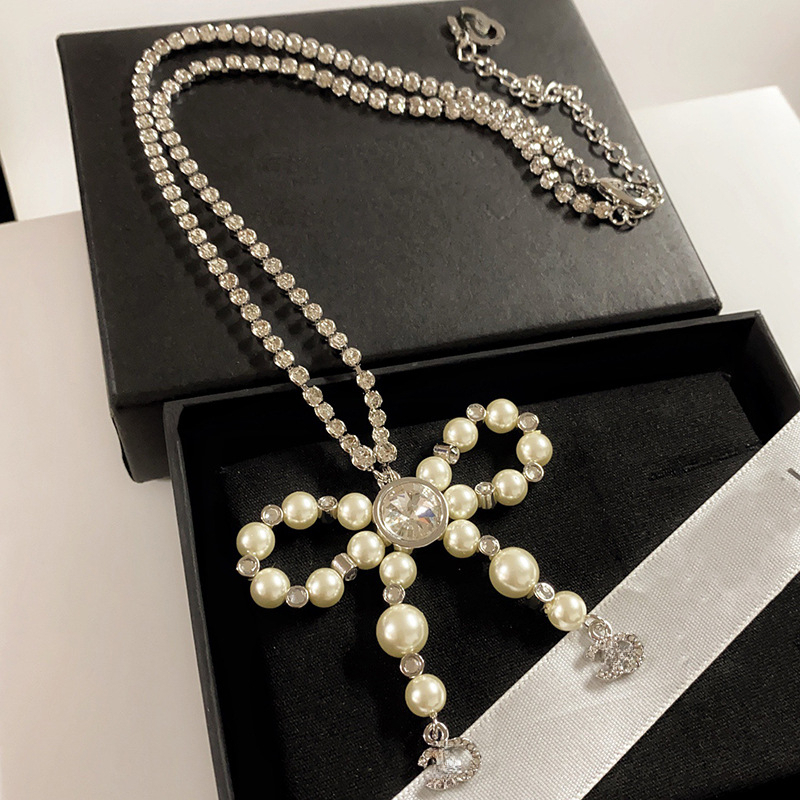 new pearl necklace with double pendants, light luxury bow design, high-end version wholesale women's sweater chain