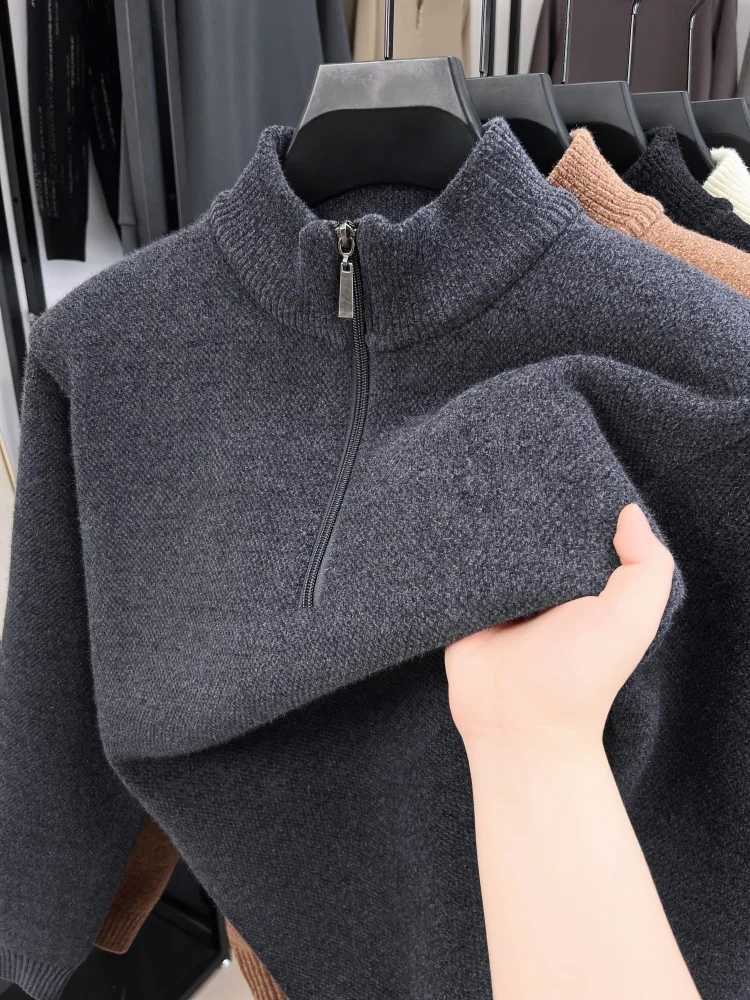 warm High quty men's plush sweater fashion zipper semi high neck simple solid color casual versatile new knitted pullover M261016