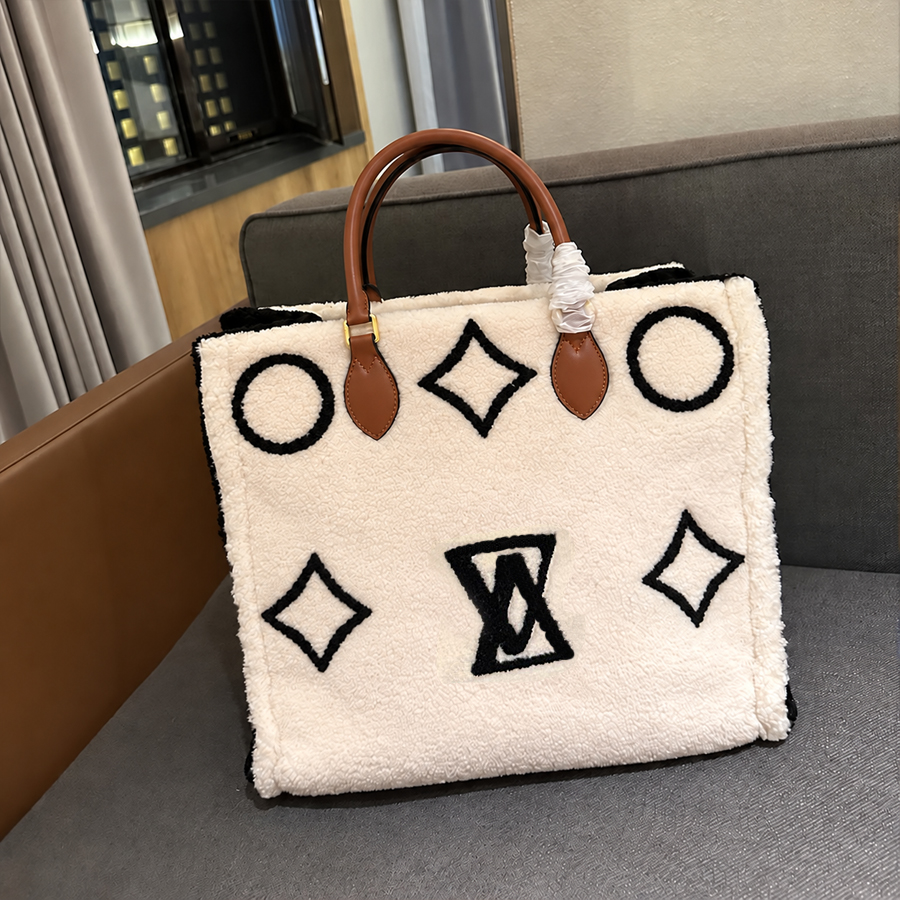 Designer Handbag Fur Bags Women Floral Pattern Clutch Bag Fashion Furry Bags Men Large Capacity Shoulder Bag Luxury Classic Soft Bag Flower Letter C