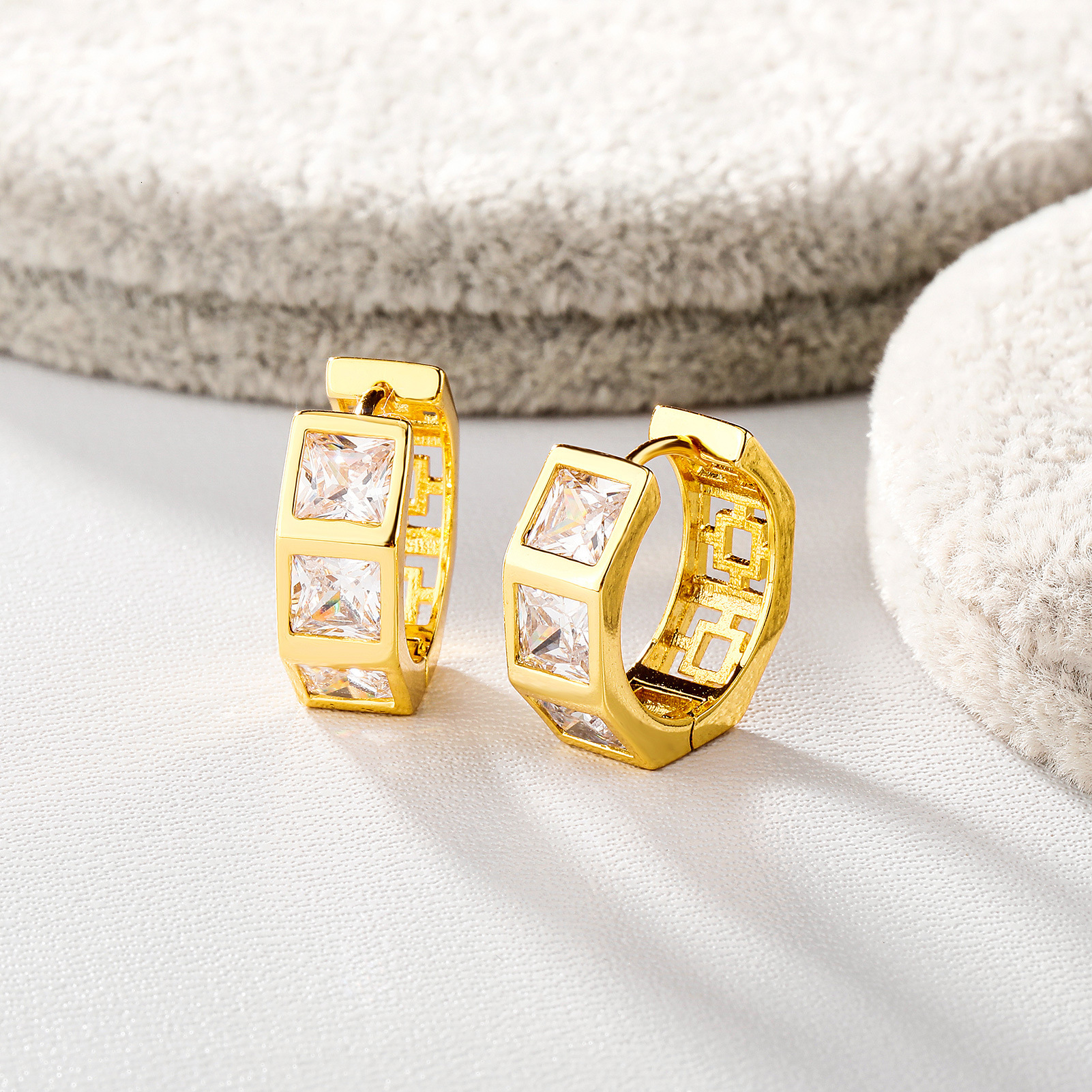 Korean Style Simple Out D VVS Diamond Luxury Niche Geometric moissanite Square Luxury Iced Ear Cuffs Elegant Gold High-end Fashion Internet Celebrit
