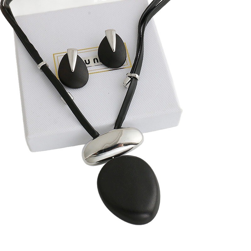 , niche, natural ebony triangle earring necklace set, elegant and fashionable silver needle earrings