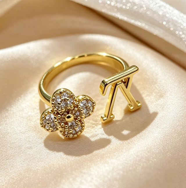 Beautiful flower ring Wedding Rings with open Sparkling Diamonds 18k gold womens wedding rings Designer Jewelry elegant Lady Ring