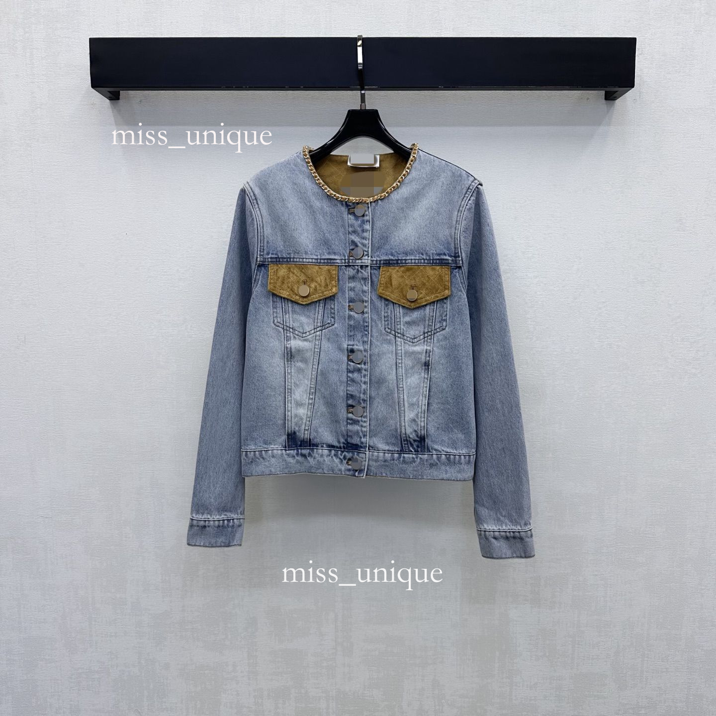 Designer Casual Vintage-Style, Faded Light Blue Gradient Wash, Round-Neck, Long-Sleeved Denim Jacket With Pockets And Chain Detailing, Featuring Sue