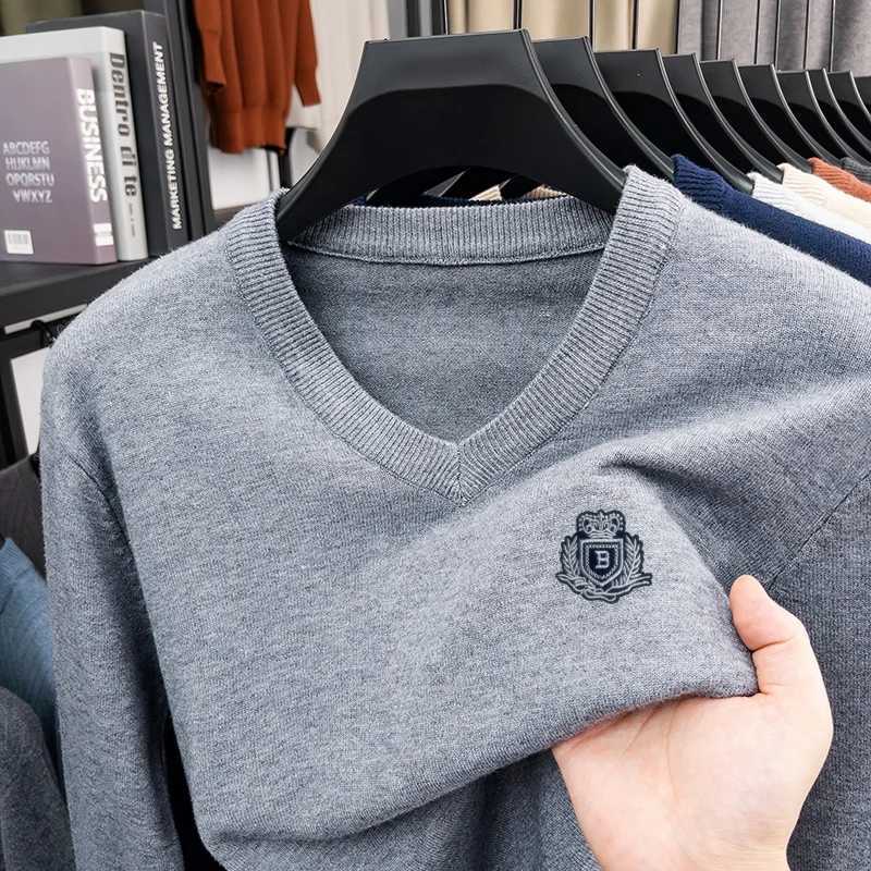 Winter Fashion Trend V-Neck Autumn Embroidered Knit Sweater Long Slve Solid Color Pullover Tops Commuting Versatile Men's Wear M261016