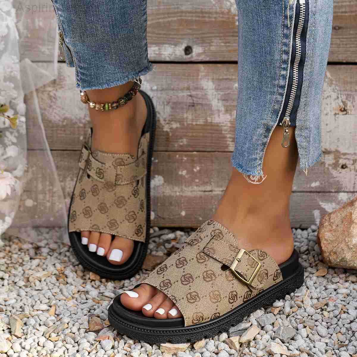 Slippers 2025 new designer Free shipping hot Slippers for womans flat sandals fashion lady slider summer Slides woman shoes D261019